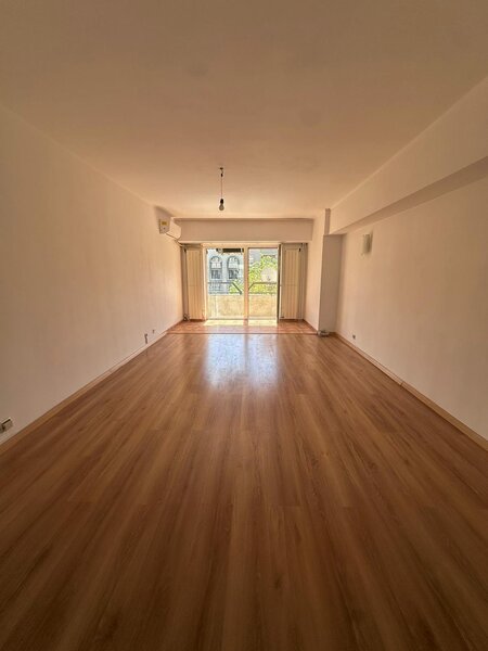 B-dul Decebal apartament 4 camere, direct proprietar, decomandat, stradal